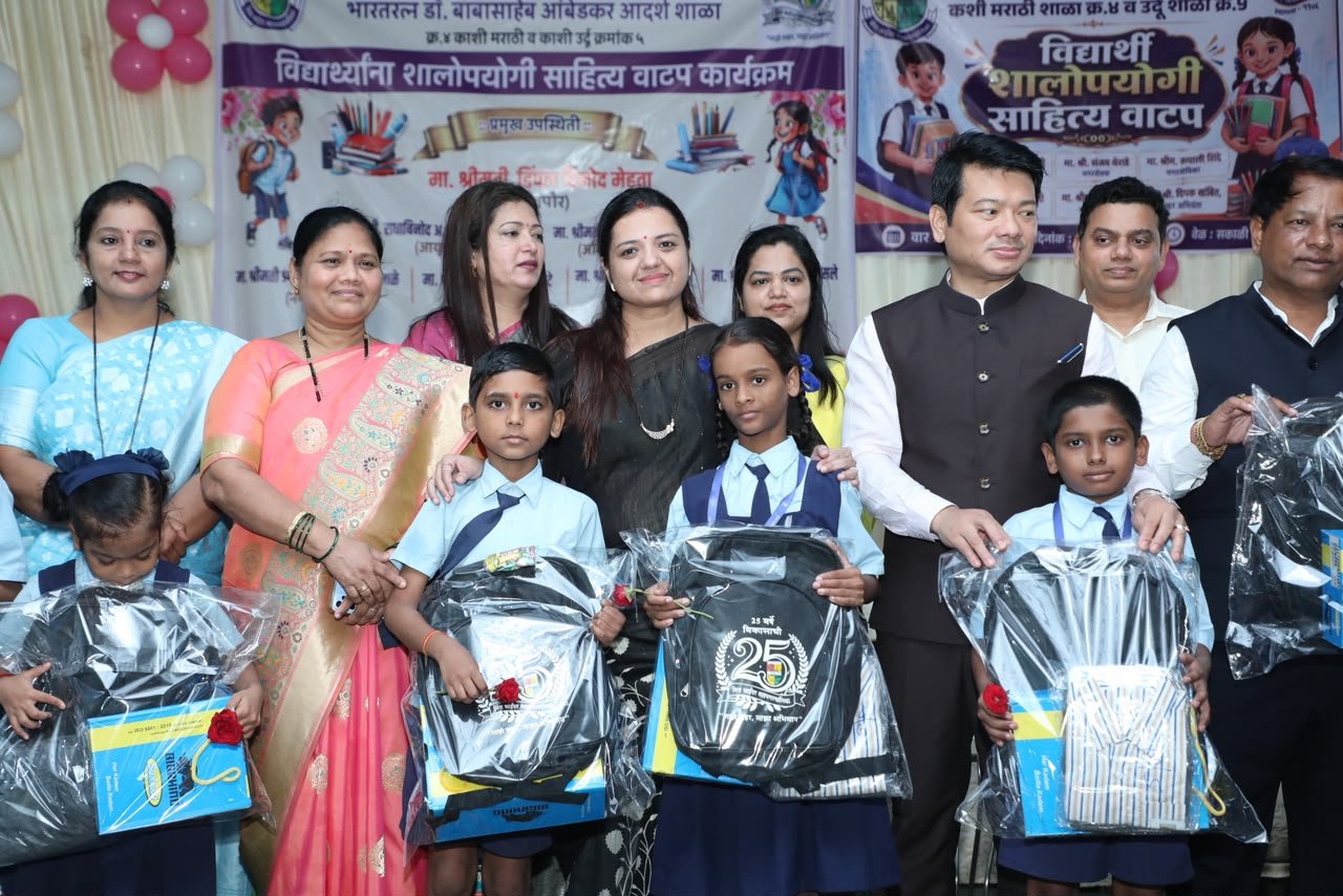काशीगांव म्युनिसिपल स्कूल नंबर 04 में माननीय मेयर ने स्कूल सप्लाई बांटी; म्युनिसिपल कॉर्पोरेशन के सभी 36 स्कूलों में स्टूडेंट्स को सप्लाई बांटी गई